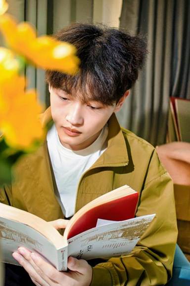 说明: 《扉页间的灵魂栖居》