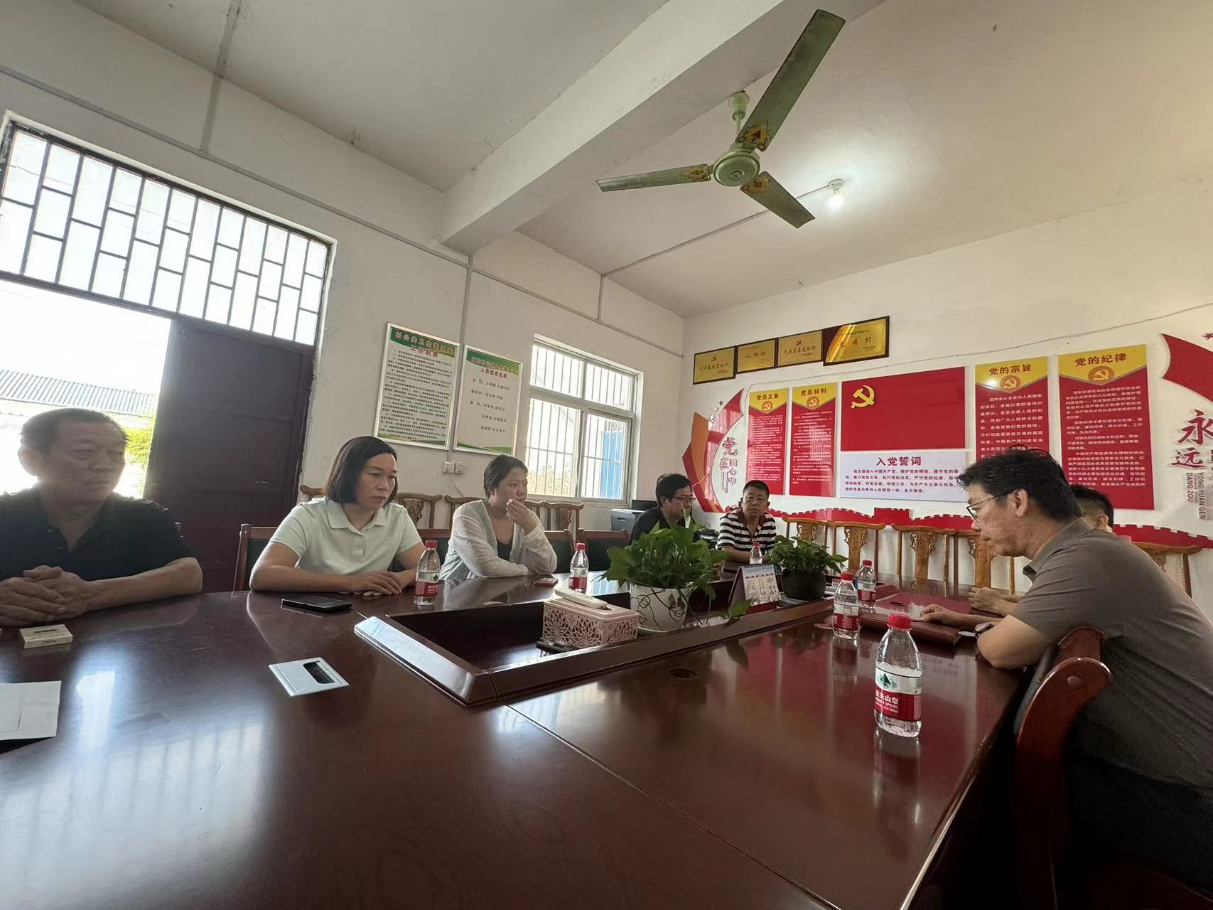 我院开展走访慰问驻村工作队活动