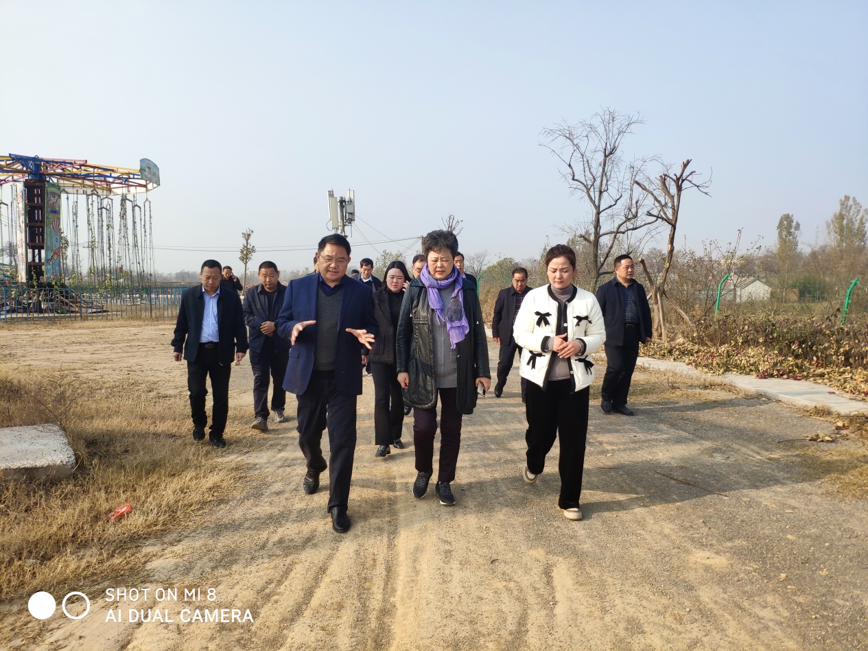 学院党委副书记姜葆亮赴薛店镇吕沟村、堂街镇堂东村调研