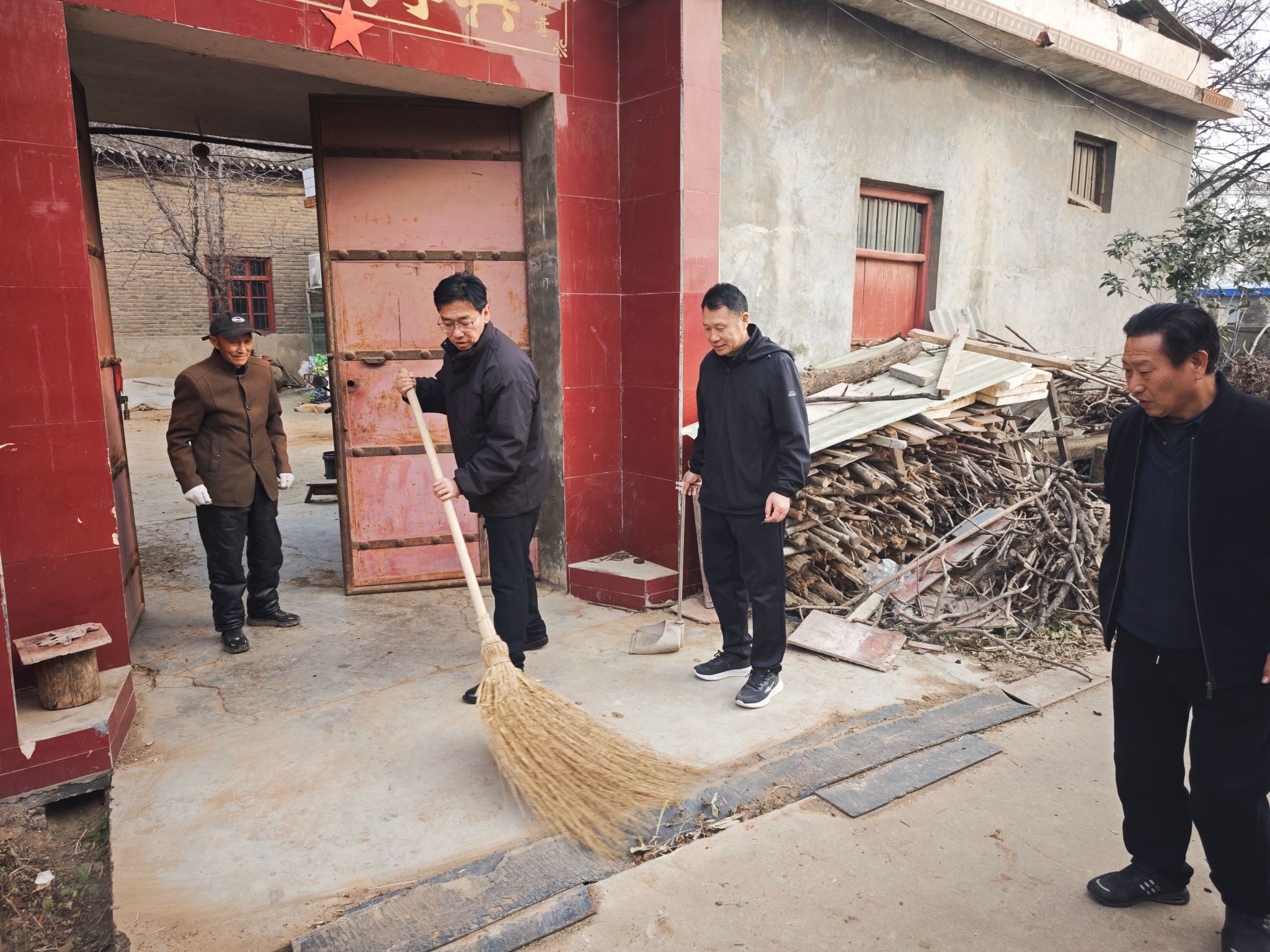 组织部深入帮扶村开展冬日送温暖活动